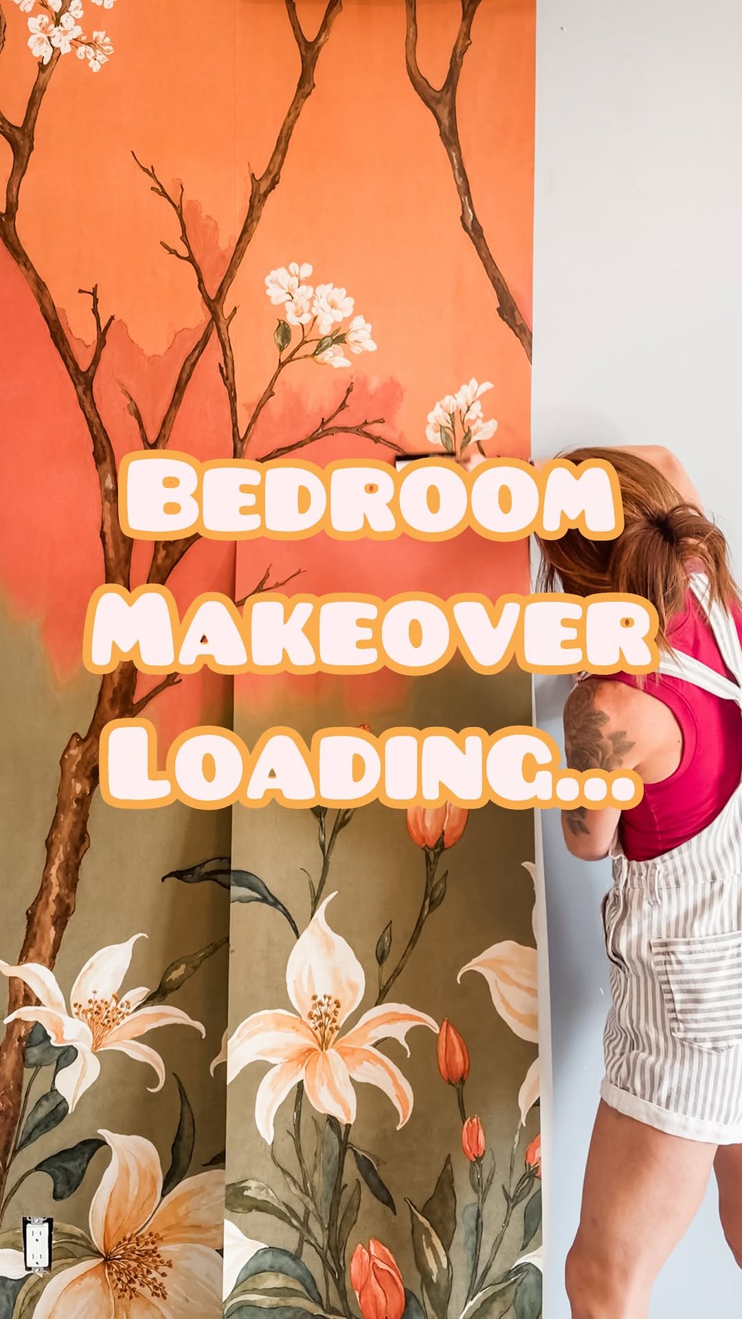 Just a tiny peek because I couldn’t keep this wallpaper to myself👀🌸
I’ve only hung a few panels and this room alread