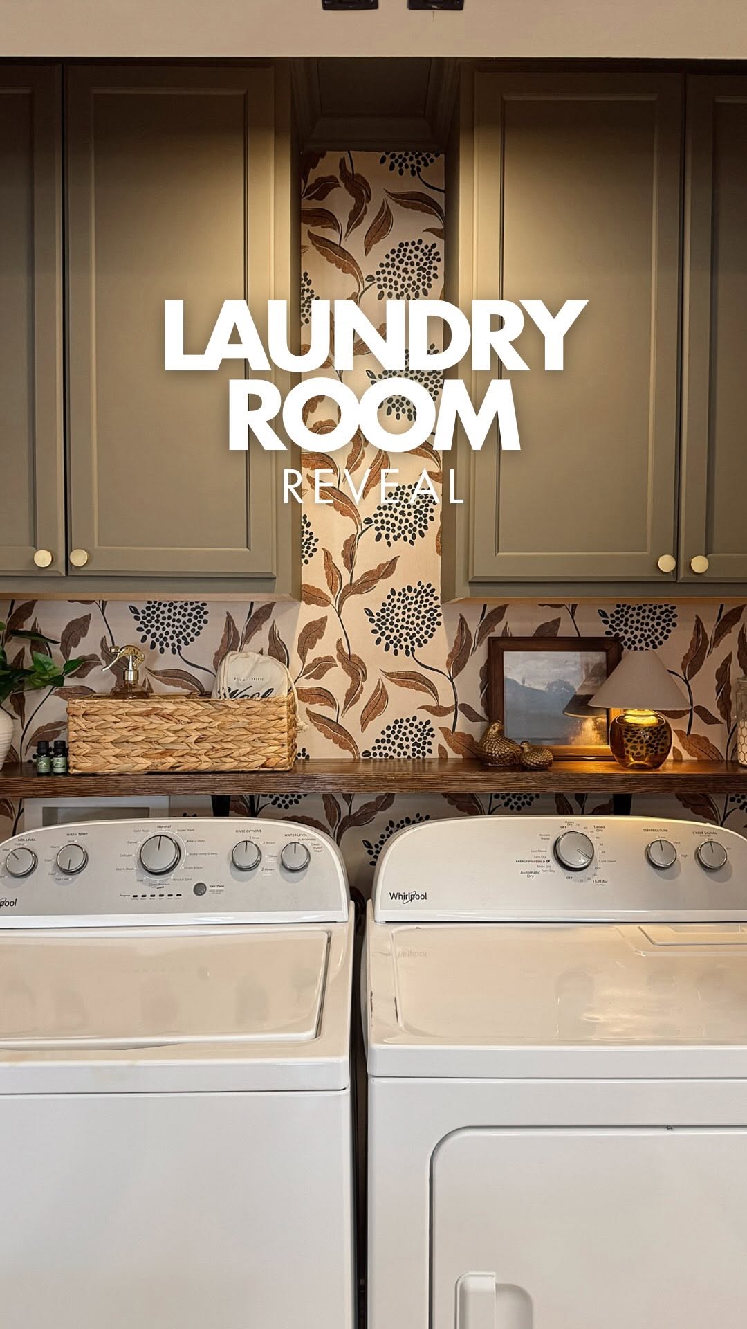 ✨LAUNDRY ROOM REVEAL✨
What started off as a big white box turned into something so much more fun, dramatic, and useful.