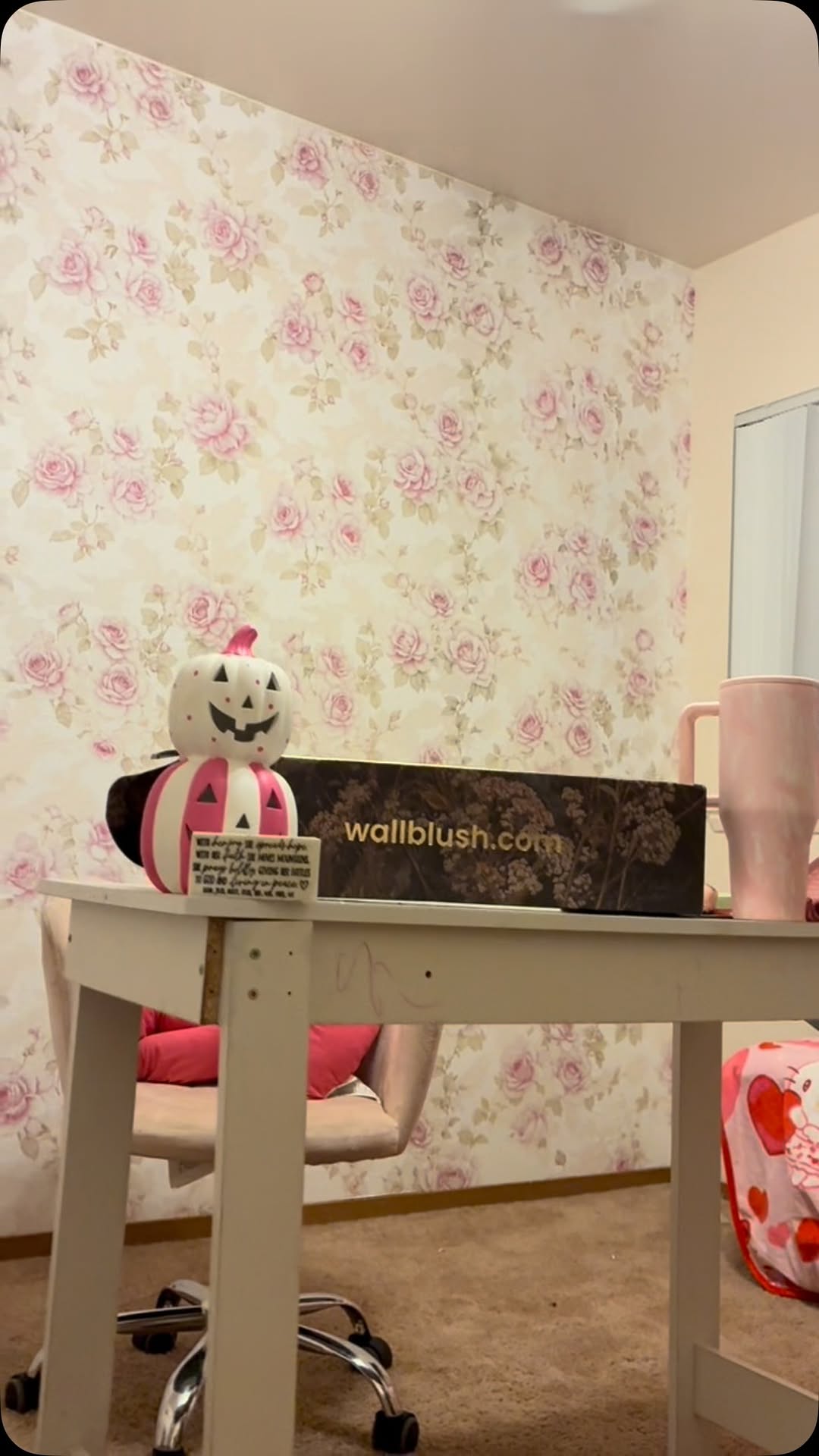 We are getting so close to having this room would be everything that i want it to be ! When ordering this wallpaper I kn